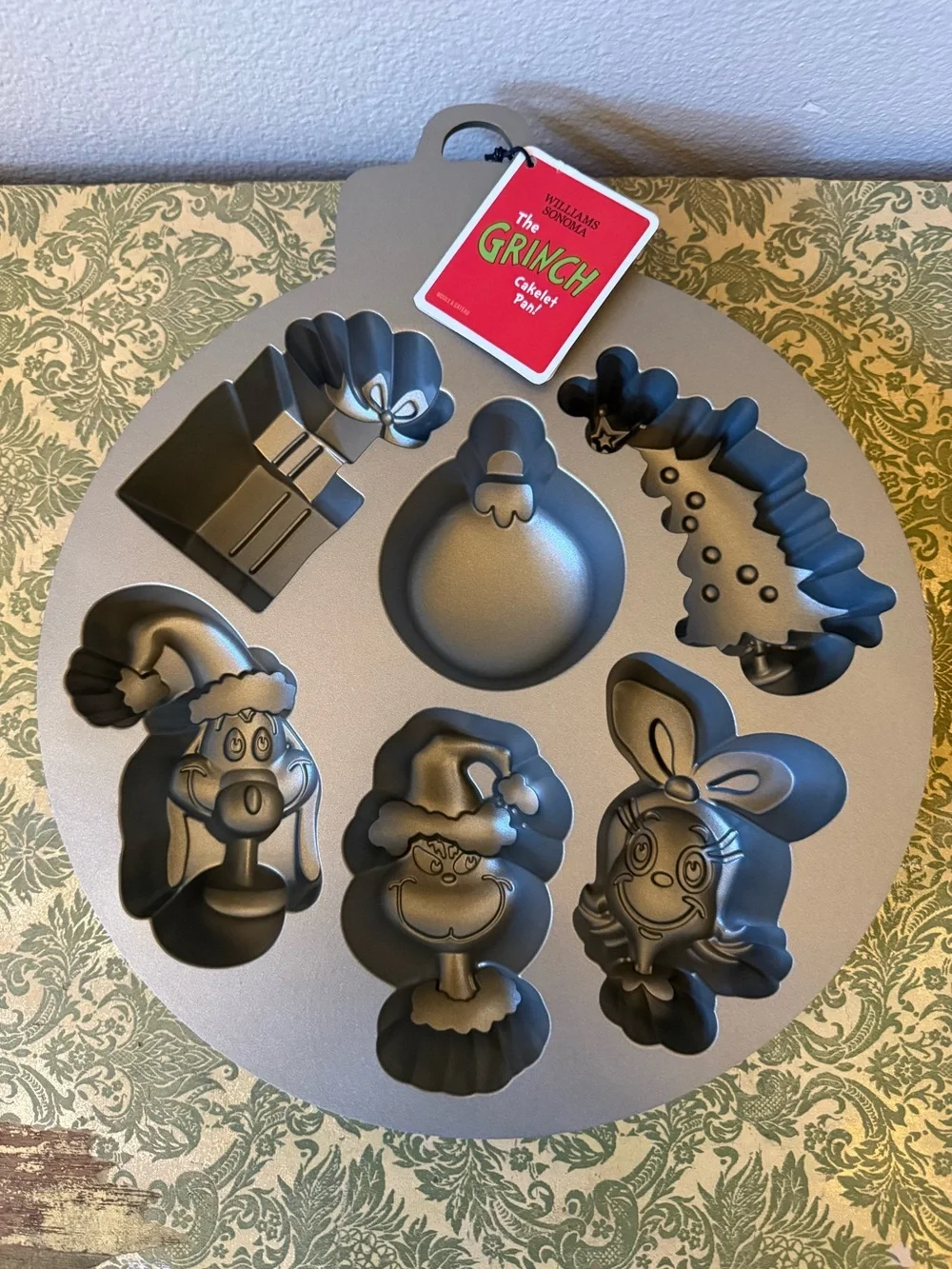 Williams Sonoma Grinch Holiday Cakelet Pan